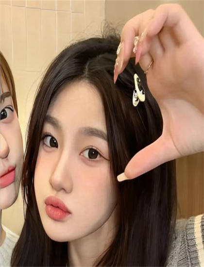 幕后探秘地铁站的小女孩：演员的表演技巧与角色塑造 了解一部电影是如何诞生